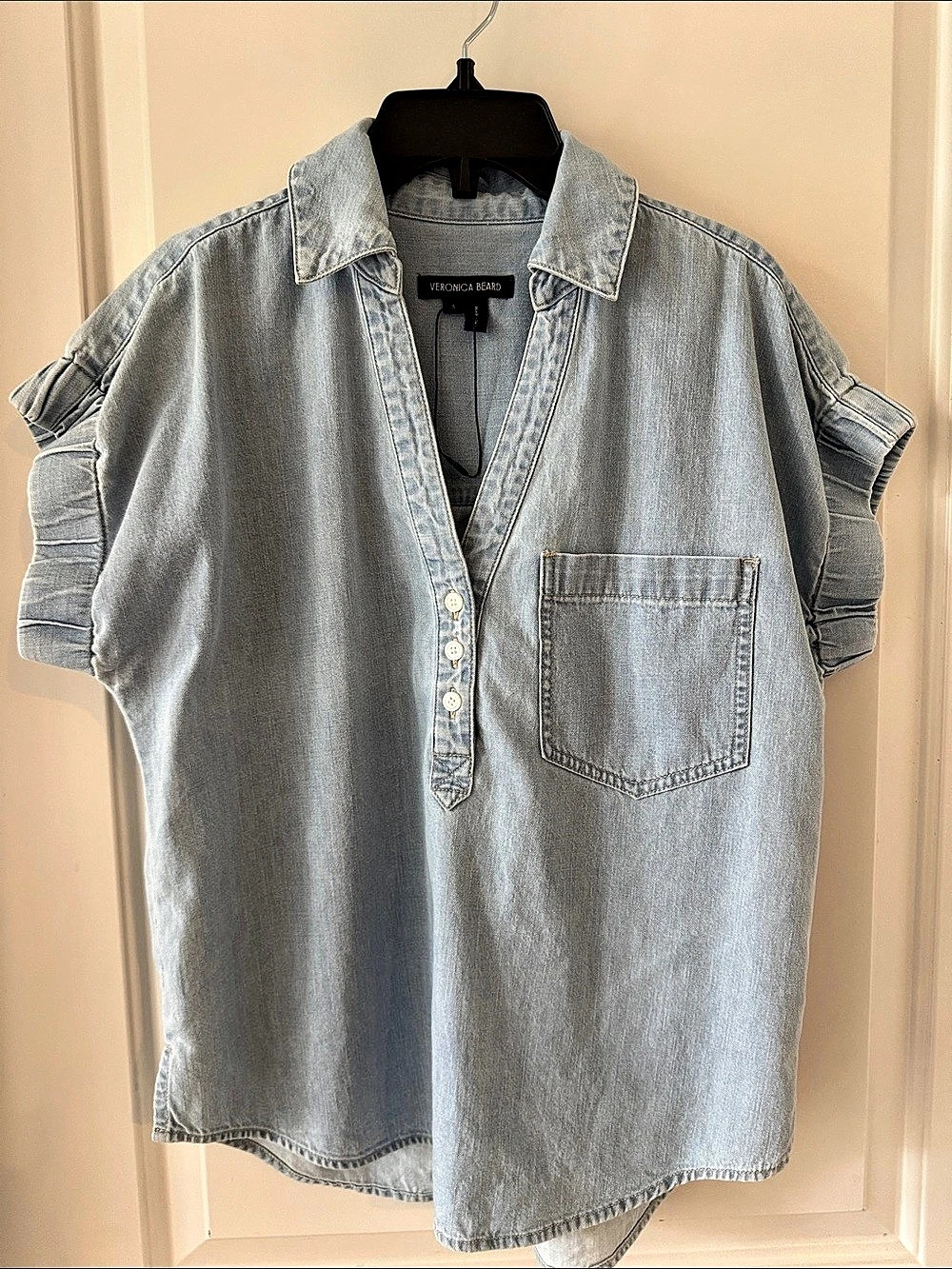 Veronica Beard Almera Chambray Top Light Wash Denim Shirt Size S

Description:
V